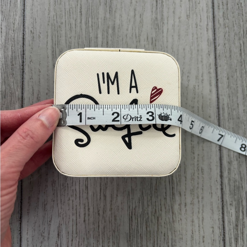 Taylor Swift jewelry box travel. EUC.
“I’m A Swiftie.” Measurements in photos. - Picture 8 of 9